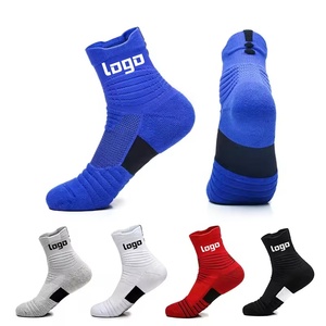 Chaussettes de sport d'été en gros pour la course à pied, chaussettes de basketball montantes en tissu éponge avec logo personnalisé pour hommes, jeunes et adultes, haute qualité - Product Image 1