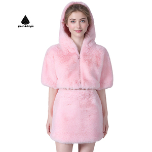 Fabricant de vêtements, personnalisation de vêtements pour femmes, haut court en velours <span class=keywords><strong>rose</strong></span> d'<span class=keywords><strong>hiver</strong></span> haut de gamme, <span class=keywords><strong>jupe</strong></span> courte, ensemble 2 pièces - Product Image 1