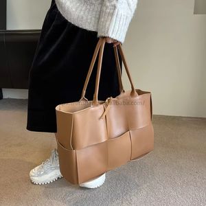 Sac fourre-tout en PU tissé doux pour femme, grande capacité, simple et tendance, collection automne/hiver Tanjing - Product Image 3