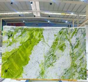 Lastra Lucida in Marmo Verde Snow Mountain, Pietra Naturale Verde e Bianca per Decorazione di Lusso di Pareti, Pavimenti e Piani di Lavoro per Hotel e Ville - Product Image 1