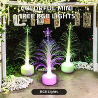Mini décorations d'arbre de Noël en plastique en gros d'usine accessoires bon marché pour la maison et la fête avec alimentation par batterie