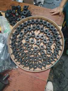 Fournisseur de caoutchouc sur mesure, boîtes et palettes en bois de haute qualité, MOQ 1+, échantillonnage de moules, fabriqué au Vietnam - Product Image 2