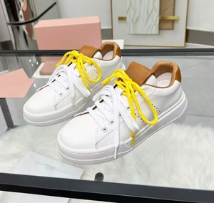 Sneakers blanches haut de gamme à double bride et semelle épaisse, idéales pour un usage décontracté, polyvalentes pour le travail et le sport - Product Image 5