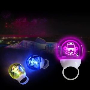 OEM thiết kế rõ ràng Acrylic <span class=keywords><strong>LED</strong></span> vòng ánh sáng 15 màu Glow-in-The-dark cho Đảng Quà Tặng Diwali ramadan tốt nghiệp ngón tay nhấp nháy vòng - Product Image 2
