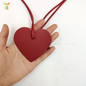 YY Prêt Stock Étoile PU <span class=keywords><strong>Cuir</strong></span> Charmes Porte-clés Vin Rouge Amour Forme Pendentif Sac Charme Accessoire Chanceux Pendentif Sac Ornements Cadeaux - Product Image 2