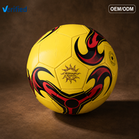 Ballon de football d'entraînement personnalisé avec logo, en cuir PVC 4/5, 1,6 mm/2,7 mm, cousu à la machine, haute durabilité, pour entraînement de club et équipe