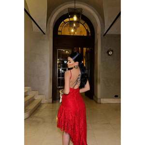 Robe de soirée rouge à bretelles de style maçonnique - Product Image 1