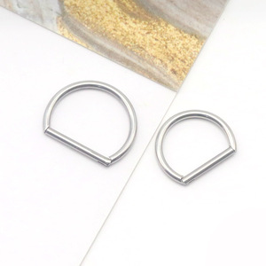 Boucles d'oreilles créoles en acier inoxydable 316L en forme de D |   Bijoux de corps hypoallergéniques et inaltérables pour mariages et fiançailles, pour femmes et hommes - Product Image 4