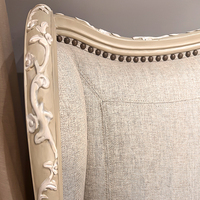 Lit king-size vintage européen personnalisé avec tête de lit haute en bois massif vieilli, style antique, mobilier de chambre de luxe