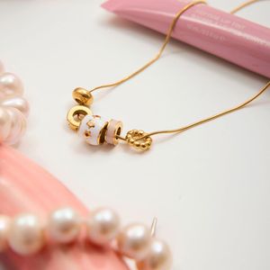 Großhandel Custom 18 Karat vergoldet Edelstahl Anhänger Anti-Tarnish Name Schmuck Halskette für Frauen Männer Mädchen - Product Image 5