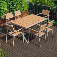 Ensemble de table et chaises de salle à manger d'extérieur moderne, structure en aluminium, chaises en plastique imitation bois, pour restaurant, villa, parc, résistant aux intempéries, pieds croisés