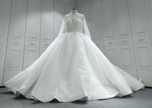 Robe de mariée algérienne traditionnelle à manches longues en dentelle, fournisseur de robes de mariée scintillantes, perlées et scintillantes. - Product Image 5