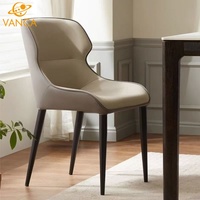 Chaise de salle à manger italienne de luxe en cuir blanc rembourrée pour cuisine contemporaine