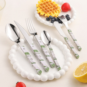 Ensemble de couverts en acier inoxydable 304 de style rétro élégant en gros, cuillères, fourchettes, couteaux en plastique ABS, ensemble de couverts de mariage - Product Image 6