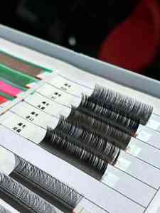 Extensiones de Pestañas Profesionales de Marca Estadounidense, Planas y Elípticas, Color Negro Mate, Suaves, de Cachemira, con Puntas Divididas, Pestañas Individuales para Uso en Salón - Product Image 4