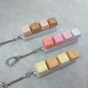 Porte-clés mécanique carré à quatre touches, anti-stress, en PVC, couleurs macaron, jouet coloré, vente en gros, best-seller - Product Image 4