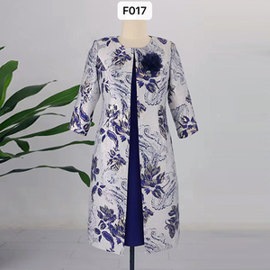 Robe de tailleur élégante et moderne pour femme grande taille, longueur genou, boutonnée, imprimée, deux pièces, pour le travail ou l'église - Product Image 1