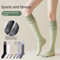 Chaussettes de compression pour le mollet pour femmes, chaussettes de yoga antidérapantes avec grip en silicone, chaussettes de compression mi-mollet pour la gym