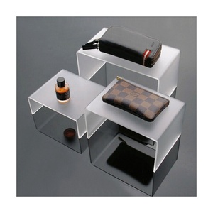 Estantes de exhibición acrílicos personalizados de lujo al por mayor del fabricante, soporte elegante para bolsos y carteras - Product Image 2