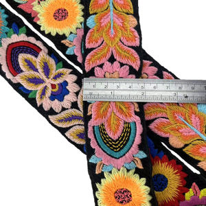 थोक क्रॉचिंग फूल बैग स्ट्रैप क्रॉकेट फीता पैटर्न फूलों के कढ़ाई वाले बालों को जातीय शैली पॉलिएस्टर बुना हुआ वेबबिंग - Product Image 3