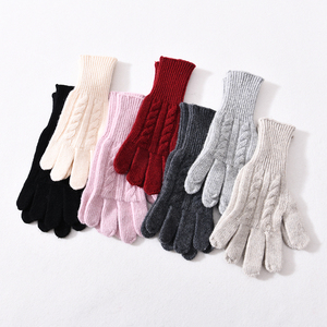 Gants d'hiver cinq doigts en laine mérinos personnalisés pour femmes – Cachemire et laine confortables, taille unique élastique - Product Image 1