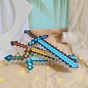My MC World <span class=keywords><strong>Mini</strong></span> World Mosaic Glow Crystal Sword Arma de juguete Diamond Sword Pick Hecho de plástico Inspirado MC Game Fantasy Sci-Fi - Product Image 3