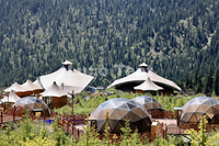 Luxe PVDF Tissu Traction Membrane Structure Toit Safari Glamping Tentes Maison Préfabriquée pour Restaurant Hôtel Vie
