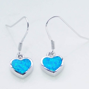 Vendita della fabbrica 925 Sterling Silver Cuore Blue Opal Ciondola Gli Orecchini - Product Image 1
