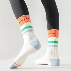 Xiangyi großhandel baumwolle Yoga-Socken Damen Sportsocken Silikon rutschfest Kontrast geruchsfest antibakteriell Fitnessstudio Fitnesssocken