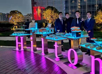 Okey diskon besar desain 304 baja tahan karat meja Cocktail kaca atas Led meja bar atas dengan menyesuaikan logo Hotel