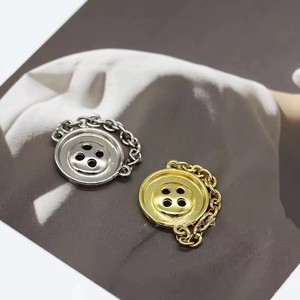 Bottone a 4 fori <span class=keywords><strong>con</strong></span> catena per abbigliamento camicia da uomo e da donna giacca a vento <span class=keywords><strong>con</strong></span> <span class=keywords><strong>bottoni</strong></span> rotondi in lega per incisione a <span class=keywords><strong>bottoni</strong></span> metallici - Product Image 5