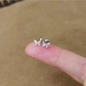 女性用合金糸ロッドスタッドイヤリング中空Bowknotオールマッチファッション蝶ジュエリー耳骨爪ねじ付き - Product Image 1