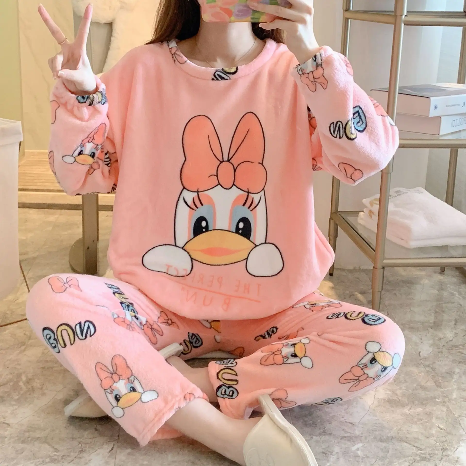 2022 new arrives winter facecloth teenager pajamas female long-sleeved thickened coral velvet students cute cartoon home clothes