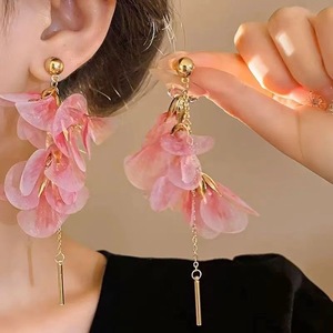 <span class=keywords><strong>Orecchini</strong></span> <span class=keywords><strong>Pendenti</strong></span> Artigianali alla Moda con Fiori Colorati Viola, <span class=keywords><strong>Blu</strong></span> e Rosa, Eleganti <span class=keywords><strong>Orecchini</strong></span> a Goccia con Petali - Product Image 3