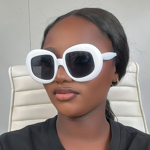 Nuevas Gafas de Sol de Diseñador para Mujer, Extra Grandes, con Lentes Acrílicas UV400, Marco de PC, Logotipo Personalizado, Bisagras Metálicas Resistentes, a la Moda, Tendencia 12 - Product Image 3