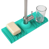 Support de Robinet en Silicone Personnalisé avec Tapis Égouttoir Anti-Goutte et Porte-Éponge pour Savon Vaisselle, Idéal pour Comptoir de Cuisine et Protection Anti-Éclaboussures de Salle de Bain