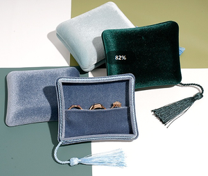 Boîte à bijoux en velours flanelle personnalisée avec pompon, multicolore, pour bagues et bracelets, idéale pour la vente en gros transfrontalière - Product Image 5