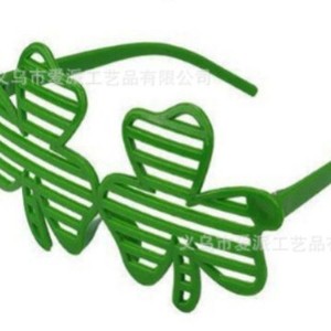 แว่นตาปาร์ตี้รูปโคลเวอร์ กรอบพลาสติกสีเขียว ตกแต่งวันเซนต์แพทริค - Product Image 3