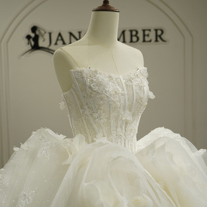 Robe de mariée moderne en tulle à manches longues Gt26038, ornements floraux 3D, coupe ajustée, style sirène, traîne chapelle, longueur ras du sol, 100% tulle - Product Image 3