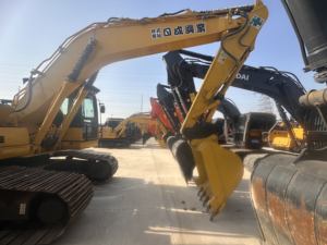 Pelleteuse sur chenilles Komatsu PC210 d'occasion Pelleteuse 21 tonnes Poids en ordre de marche Moteur en bon état Pompe à engrenages pour boîte de vitesses - Product Image 2