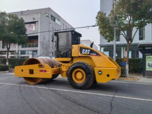Good Condition <b>Used</b> CAT CS-683E <b>Road</b> <b>Roller</b> Single Drum Soil Compactor Air Condition Cabin Reliable Hydraulic System Popular. - Product Image 2