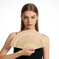 Éventail pliant en bois gravé personnalisé, vente en gros, éventail personnalisé pour mariage, cadeau de décoration pour fête d'anniversaire