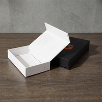Boîte d'emballage en carton noir et blanc avec logo personnalisé, nouveau design, pour étui de téléphone portable, boîte d'emballage pour étui de téléphone