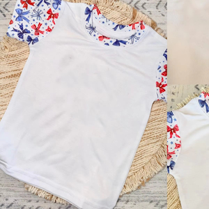 Camiseta blanca personalizada GT1618 para bebé niña, adorable top con estampado de lazos del 4 de julio, para niños pequeños - Product Image 1
