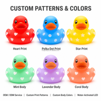 Lindo juguete de baño de pato con luz LED intermitente en forma de corazón de San Valentín, patito flotante con luces en estilos de pirata, alpaca y unicornio para bebés y niños en la bañera.