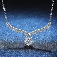 Collier pendentif en diamant Moissanite 1 carat en argent sterling S925 avec ailes d'ange Accessoire transfrontalier