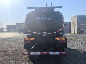 Camión DongFeng de gasolina con tracción en las 4 ruedas, listo para enviar, en venta, camión cisterna de gasolina con capacidad de carga de 15 toneladas, camión cisterna de petróleo. - Product Image 3