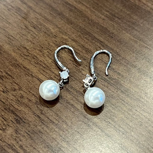 Orecchini pendenti con perle barocche per donna, eleganti gioielli pendenti a forma di amo da pesca - Product Image 6