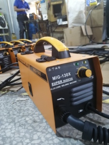 MIG nessuna <span class=keywords><strong>saldatrice</strong></span> del <span class=keywords><strong>filo</strong></span> di flusso di <span class=keywords><strong>GAS</strong></span> MIG-130X 110V - Product Image 2