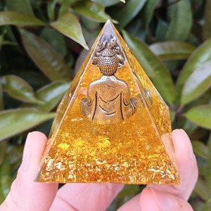 Statue de Bouddha, pyramide en cristal, résine époxy, décoration de maison, cadeau pour le salon, ornement de bureau Feng Shui - Product Image 3